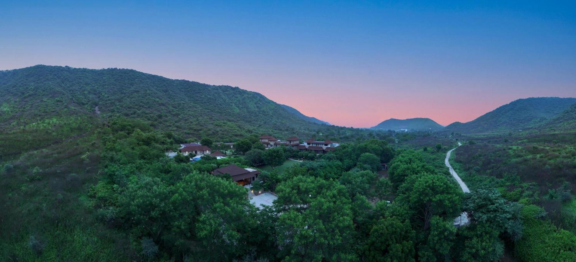 Anandam - A Luxury Resort In Удайпур Экстерьер фото